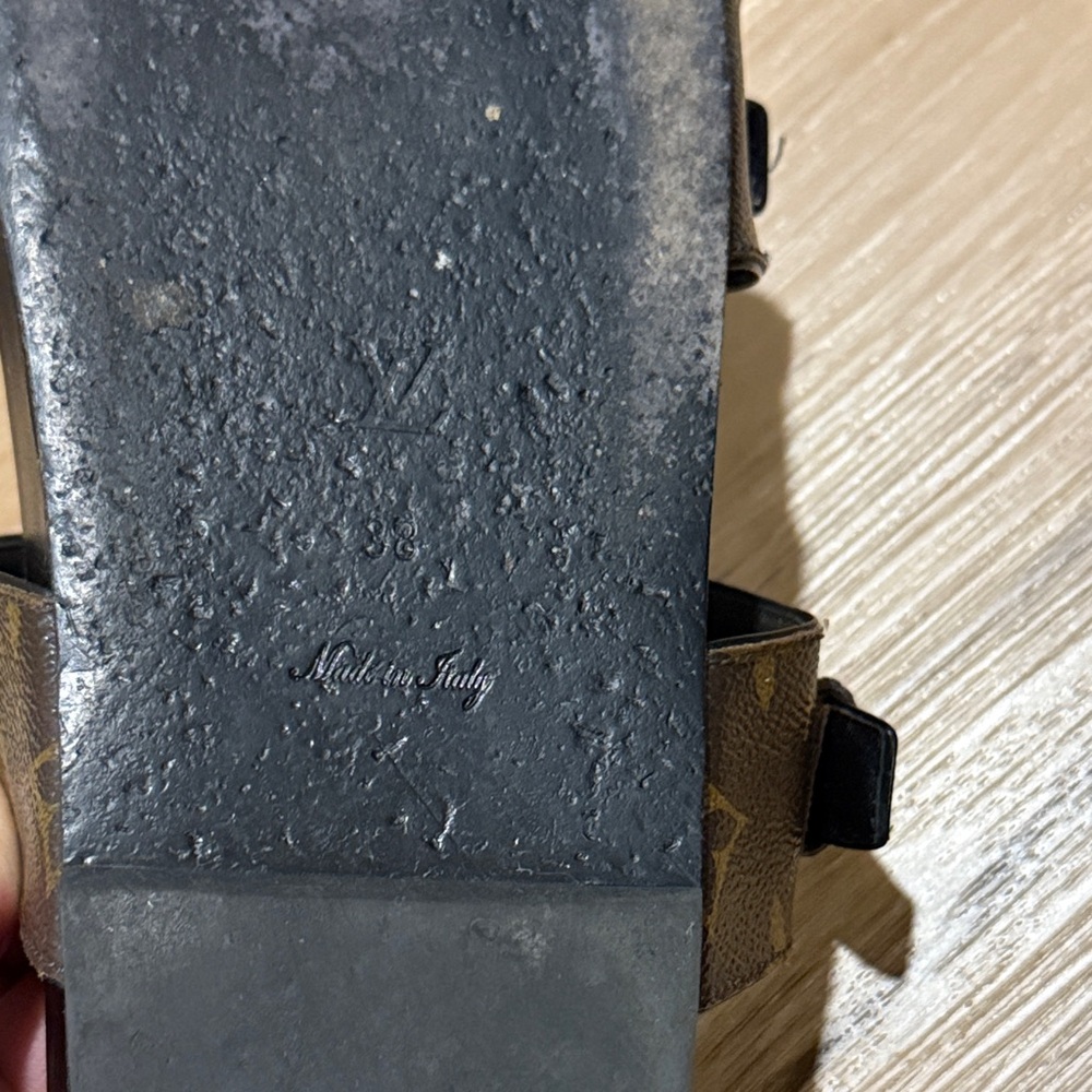 Louis Vuitton Flat Mule - Picture 7 of 16